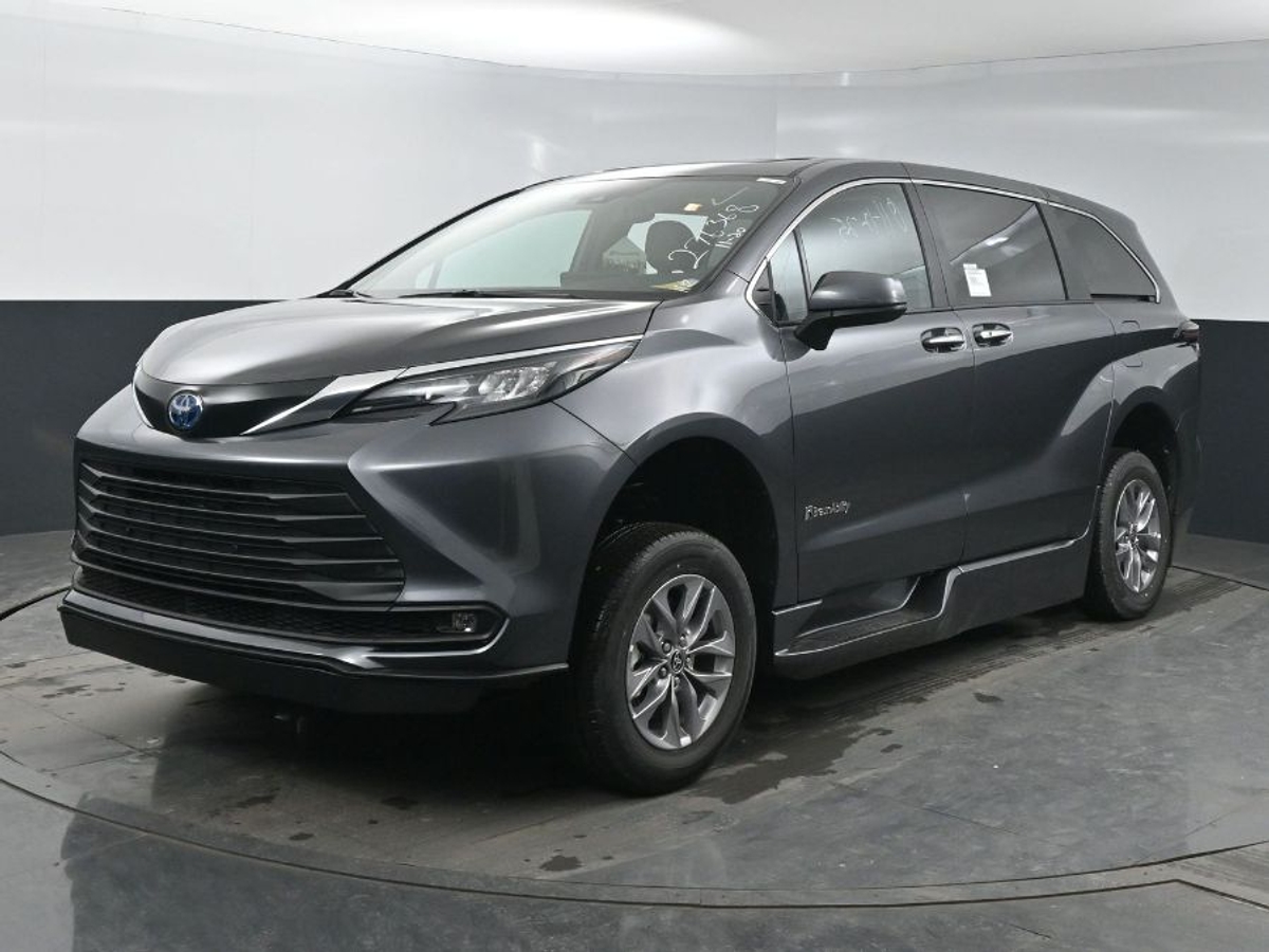 2025 TOYOTA SIENNA - Image 3