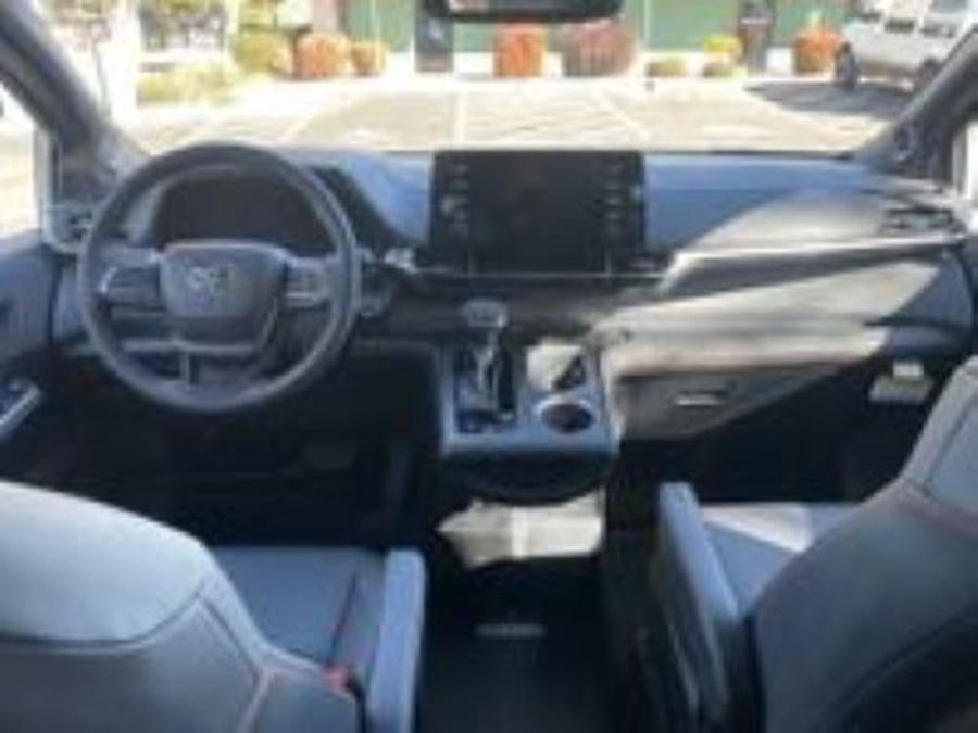 New 2025 Toyota Sienna Hybrid FWD XLE PLUS - VMI Side Entry Entry In Floor Automatic Ramp