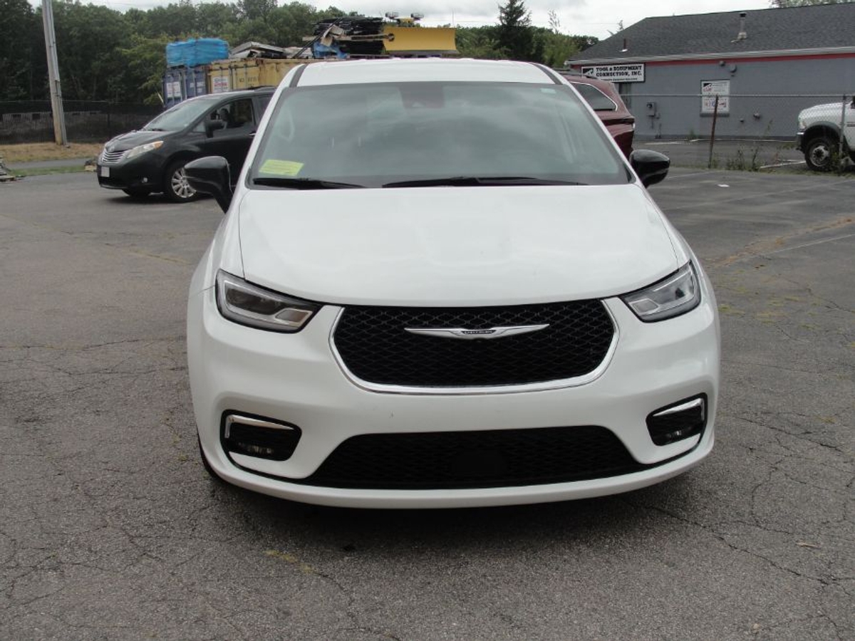 2024 CHRYSLER PACIFICA - Image 2