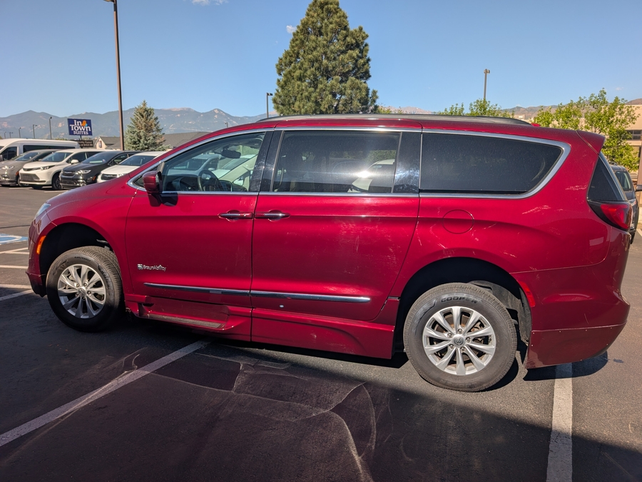 Used 2017 Chrysler Pacifica Touring L - BraunAbility Side Entry In Floor Automatic Ramp