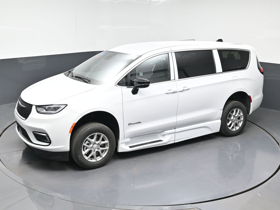 White Chrysler Pacifica image number 9