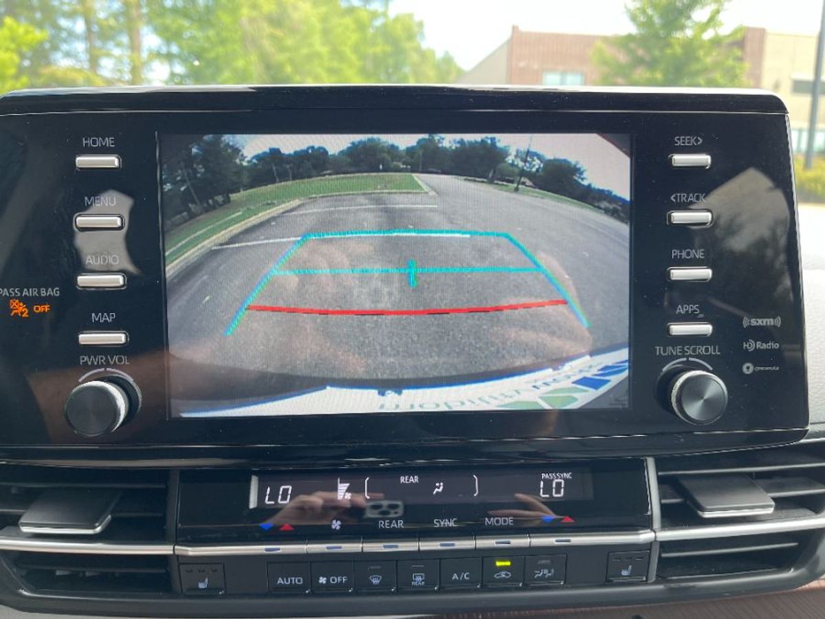 Black Toyota Sienna image number 15