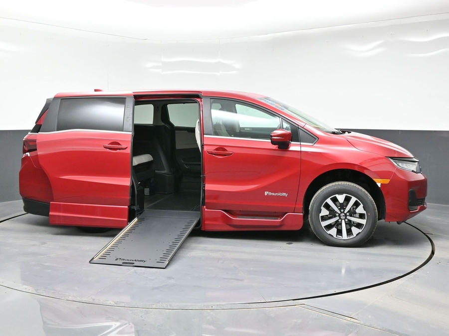 Red Honda Odyssey image number 5