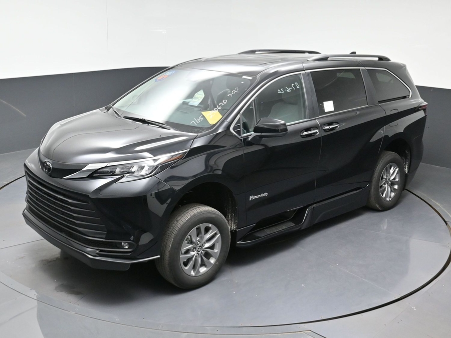 New 2026 Toyota Sienna Hybrid XLE Add - BraunAbility Side Entry In Floor Automatic Ramp