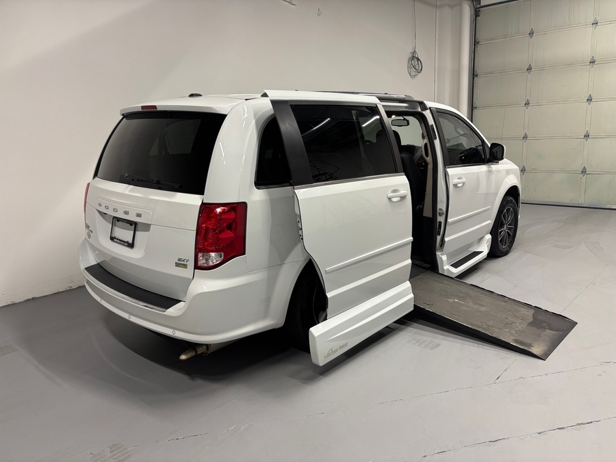 Used 2017 Dodge Grand Caravan SXT - VMI Side Entry In Floor Automatic Ramp