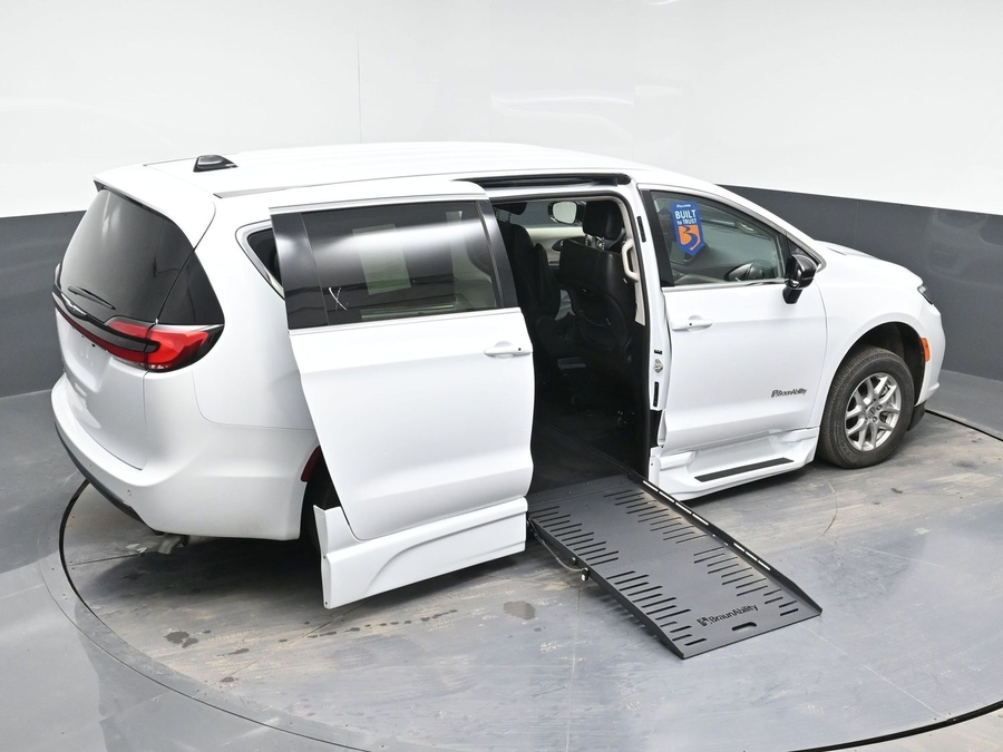 Used 2024 Chrysler Pacifica Touring L - BraunAbility Side Entry Entry Fold Out Automatic Ramp