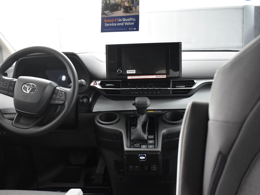 New 2025 Toyota Sienna Hybrid LE - BraunAbility Side Entry Entry Fold Out Automatic Ramp