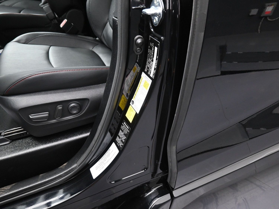 New 2025 Toyota Sienna Hybrid XSE Sport - BraunAbility Side Entry Entry Fold Out Automatic Ramp