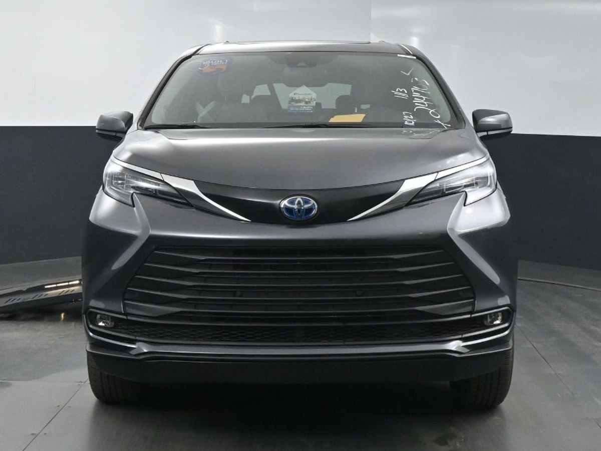 2025 TOYOTA SIENNA - Image 2