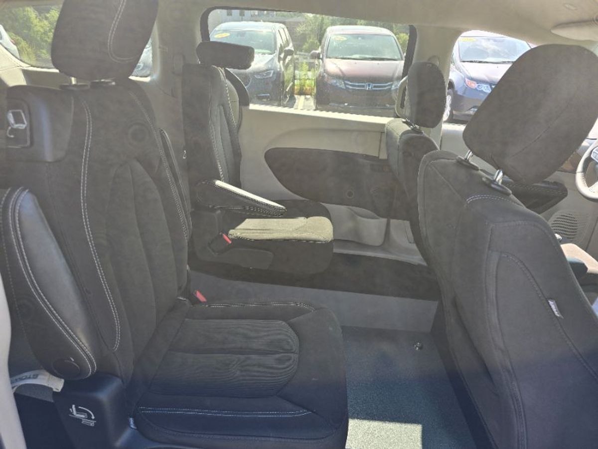 2023 CHRYSLER VOYAGER - Image 4