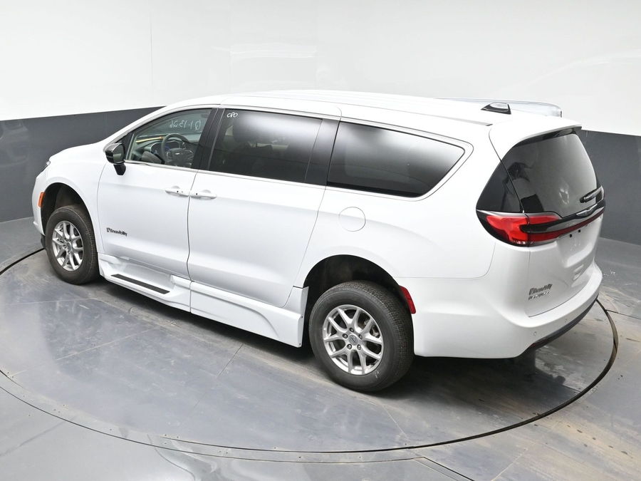 Used 2024 Chrysler Pacifica Touring L - BraunAbility Side Entry Entry Fold Out Automatic Ramp