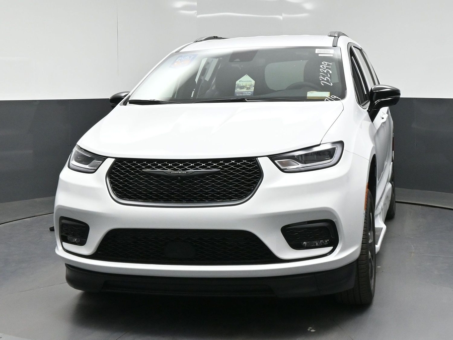 New 2026 Chrysler Pacifica Select Sport - BraunAbility Side Entry Fold Out Automatic Ramp