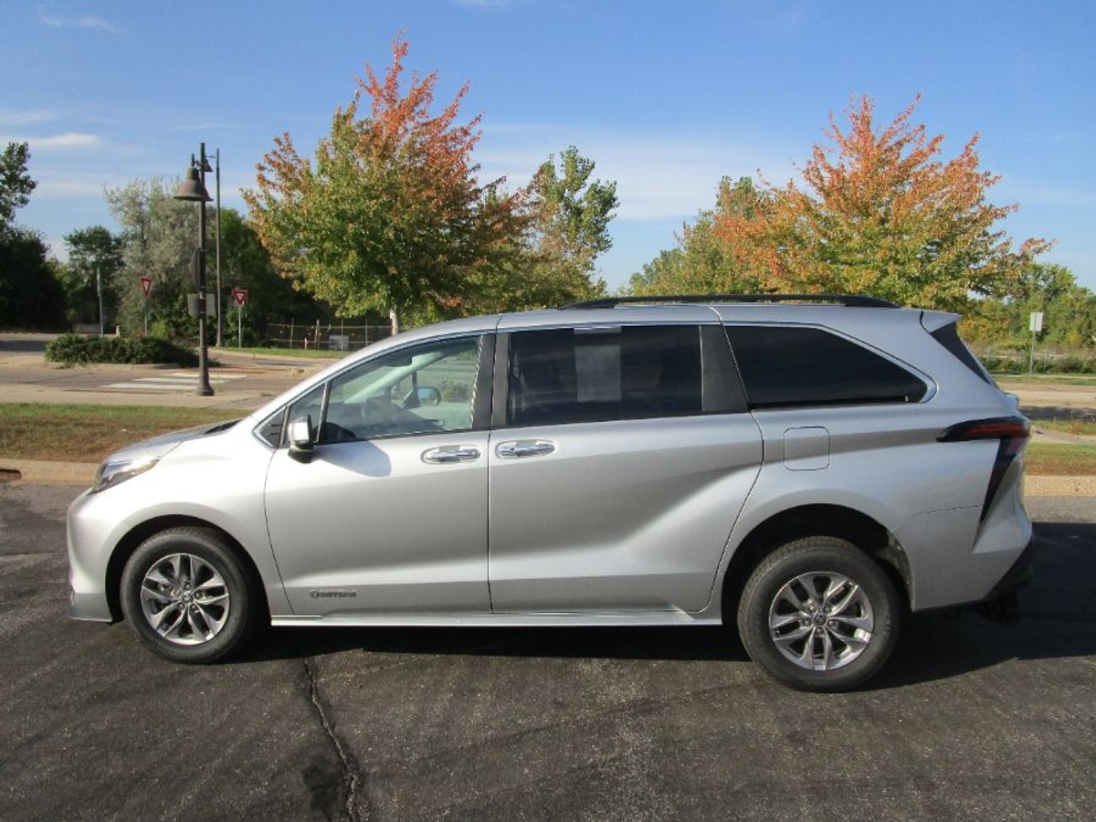 2024 TOYOTA SIENNA - Image 6