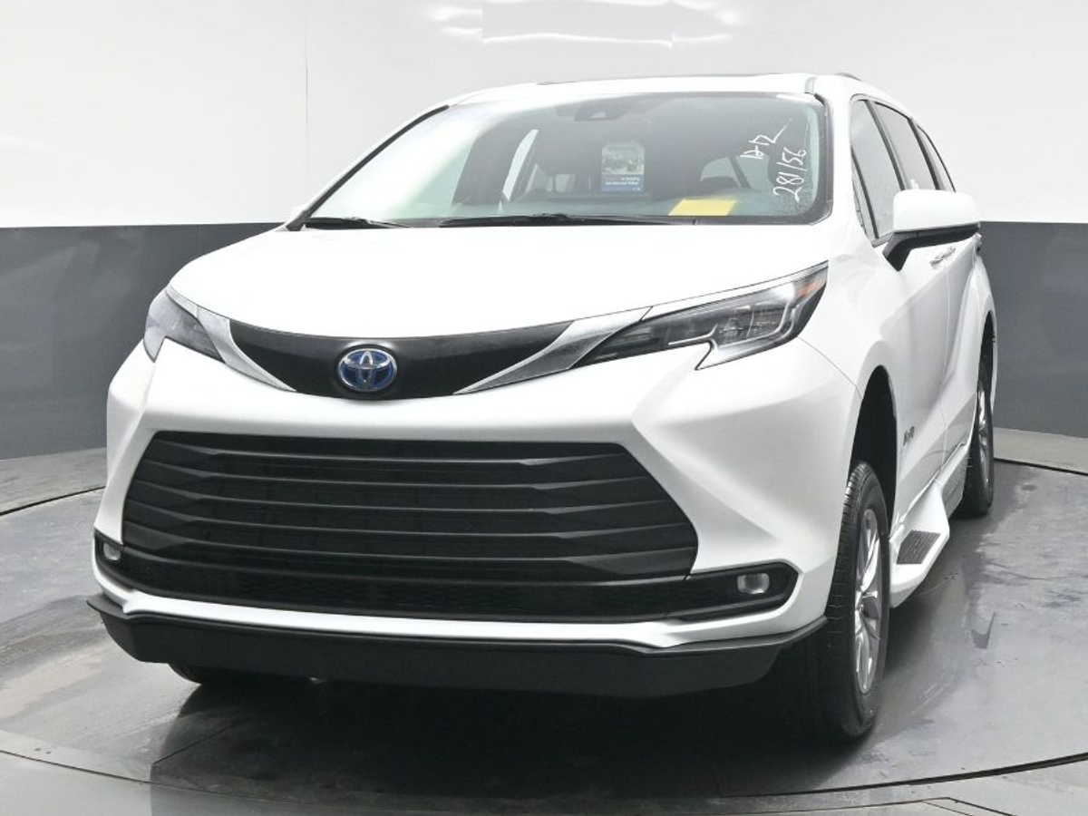 2025 TOYOTA SIENNA - Image 2