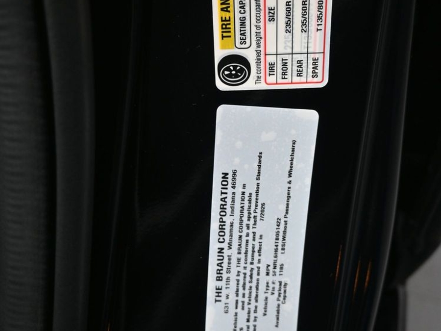 Black Honda Odyssey image number 14