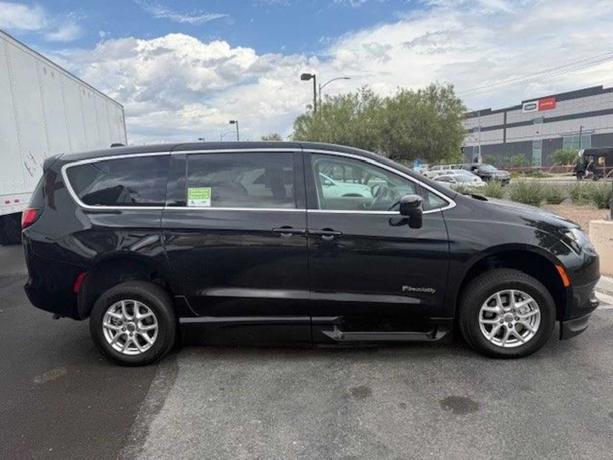 2023 CHRYSLER VOYAGER - Image 6