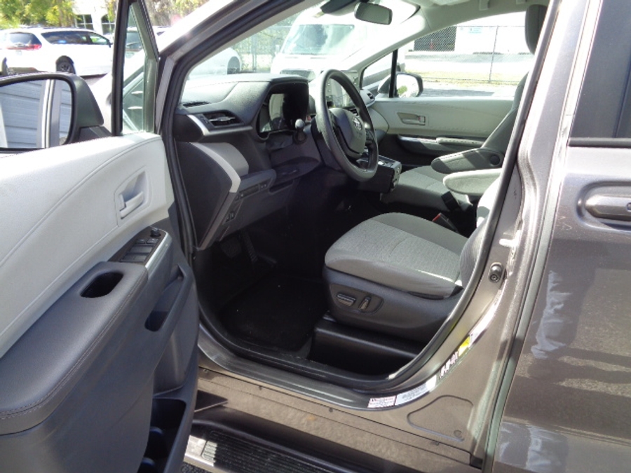Used 2024 Toyota Sienna Hybrid LE Base - BraunAbility Side Entry Entry Fold Out Automatic Ramp
