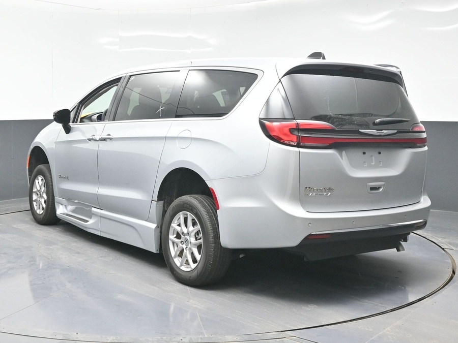 Used 2024 Chrysler Pacifica Touring L - BraunAbility Side Entry Entry Fold Out Automatic Ramp