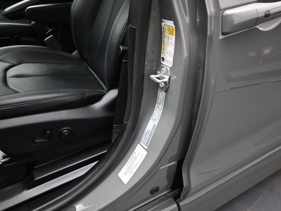 Used 2025 Chrysler Pacifica Select - BraunAbility Side Entry Entry Fold Out Automatic Ramp