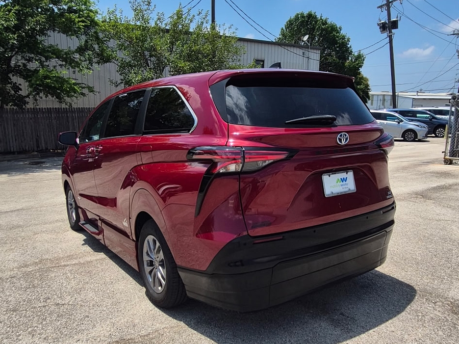 Red Toyota Sienna image number 2