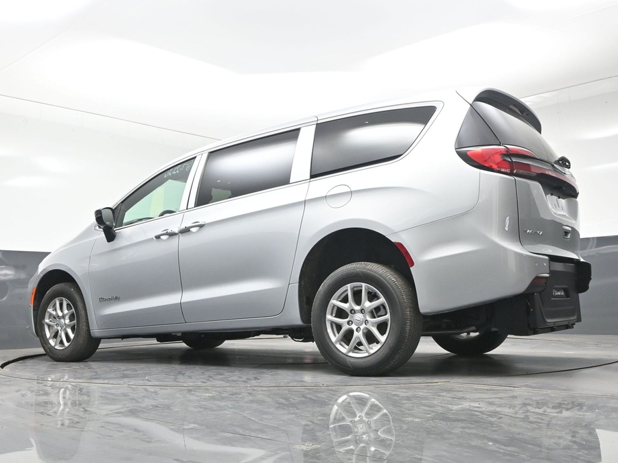 2026 Chrysler Pacifica Select - Photo 17