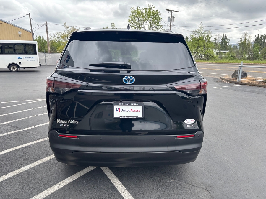 Used 2025 Toyota Sienna Hybrid XLE - BraunAbility Side Entry Entry Fold Out Automatic Ramp