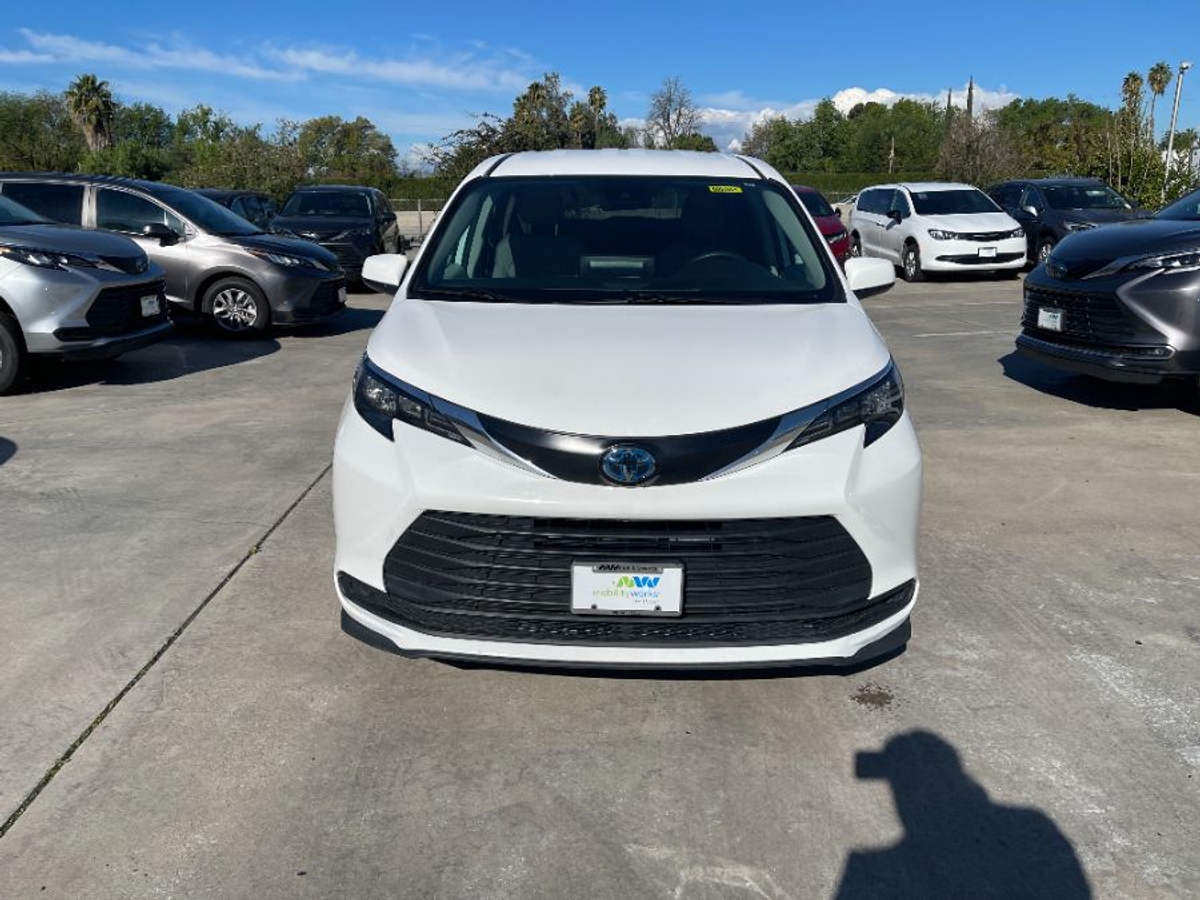 2024 TOYOTA SIENNA - Image 14