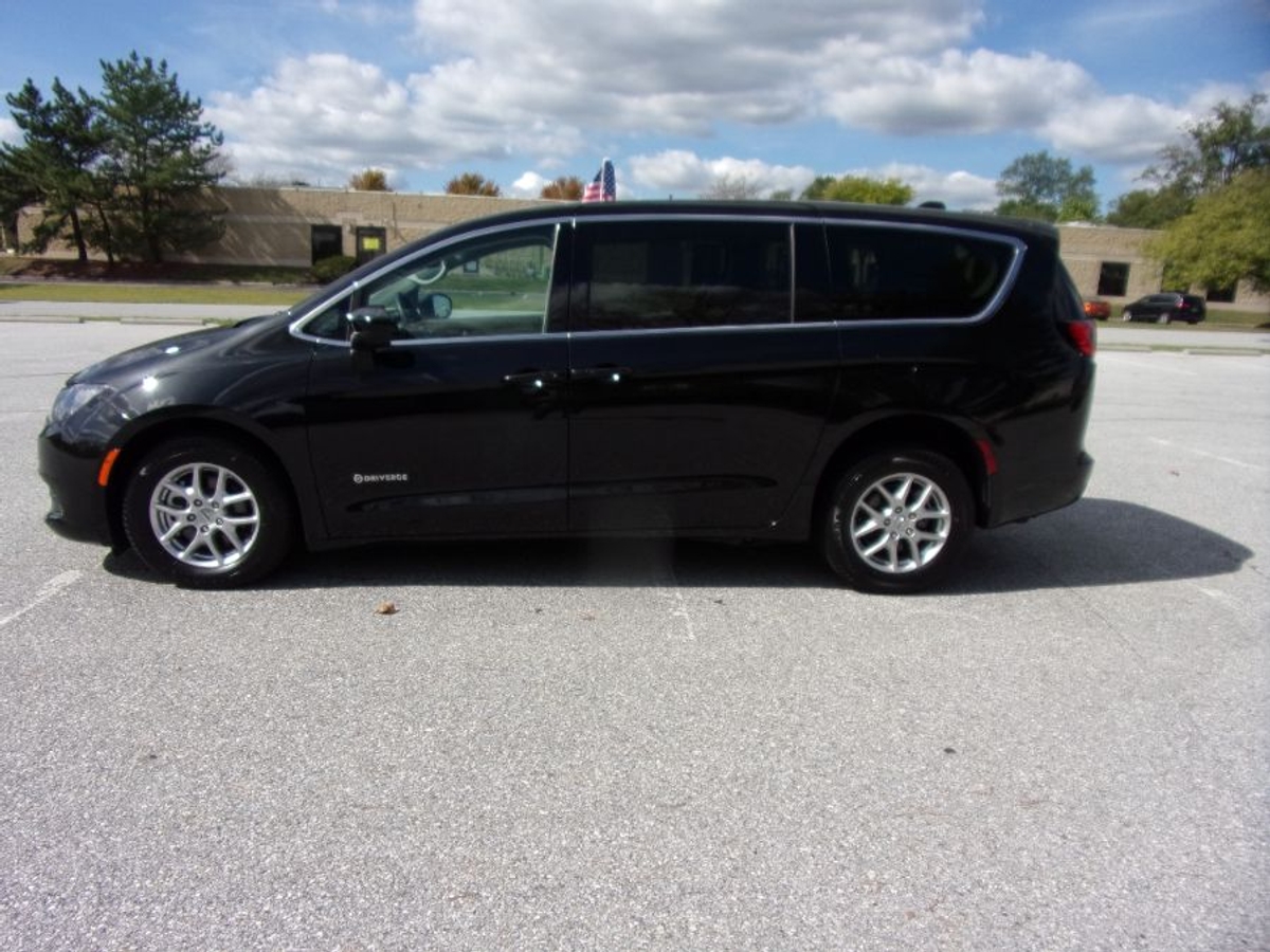 2024 CHRYSLER VOYAGER - Image 5