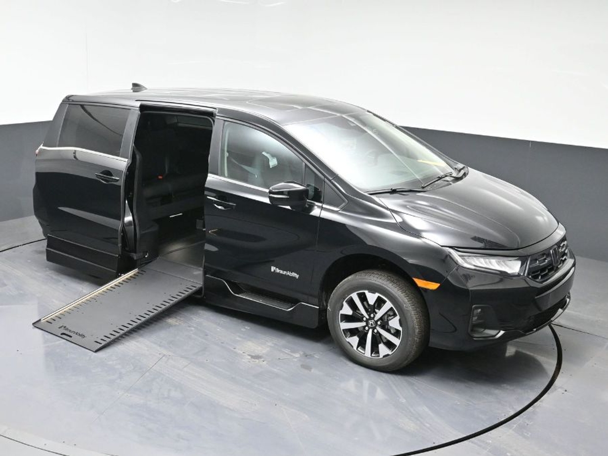 Black Honda Odyssey image number 22
