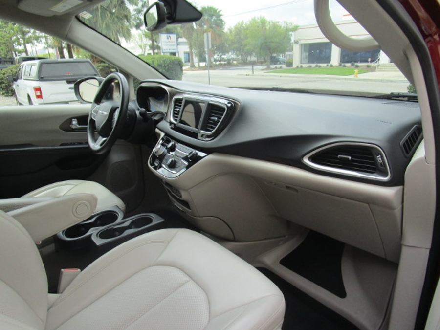 Used 2021 Chrysler Voyager LXi - BraunAbility Side Entry Entry Fold Out Automatic Ramp