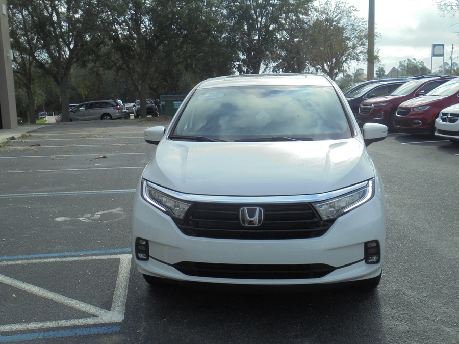 White Honda Odyssey image number 1