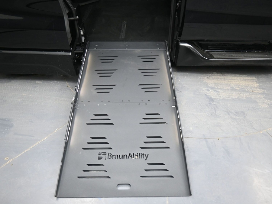 Black Toyota Sienna image number 14