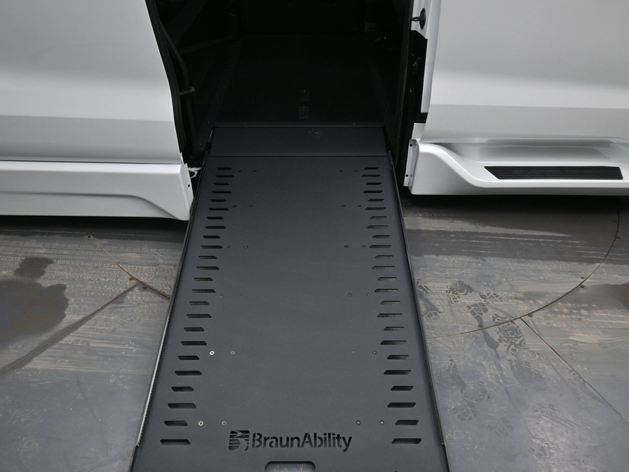 New 2026 Toyota Sienna Hybrid XLE Add - BraunAbility Side Entry Entry In Floor Automatic Ramp
