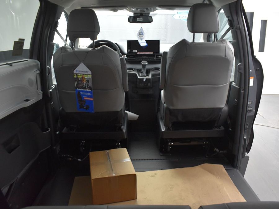 New 2025 Toyota Sienna Hybrid XLE Plus - BraunAbility Side Entry Entry In Floor Automatic Ramp