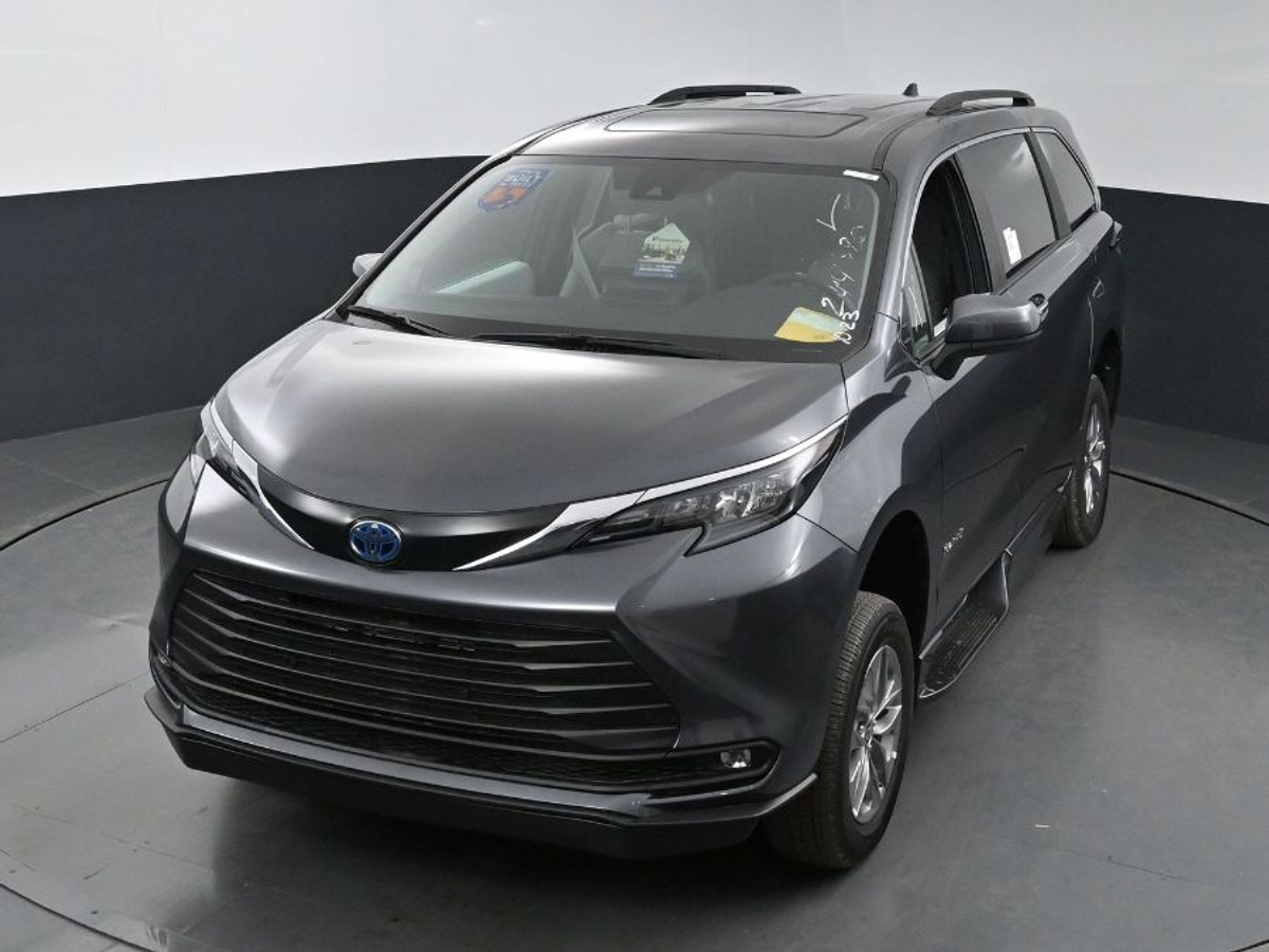 2025 TOYOTA SIENNA - Image 24