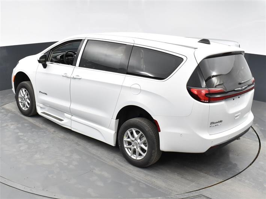 Used 2023 Chrysler Pacifica Touring L - BraunAbility Side Entry Fold Out Automatic Ramp