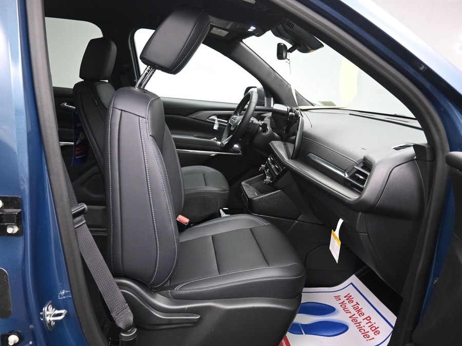 New 2026 Chevrolet Traverse 1LT Midnight - BraunAbility Side Entry In Floor Automatic Ramp
