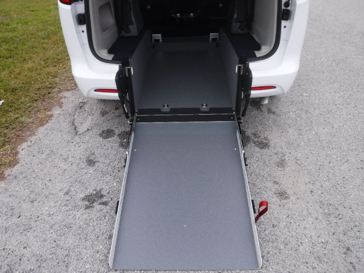 2024 CHRYSLER VOYAGER - Image 19