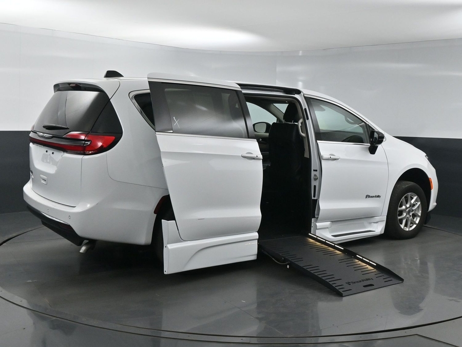 Used 2024 Chrysler Pacifica Touring L - BraunAbility Side Entry Entry Fold Out Automatic Ramp