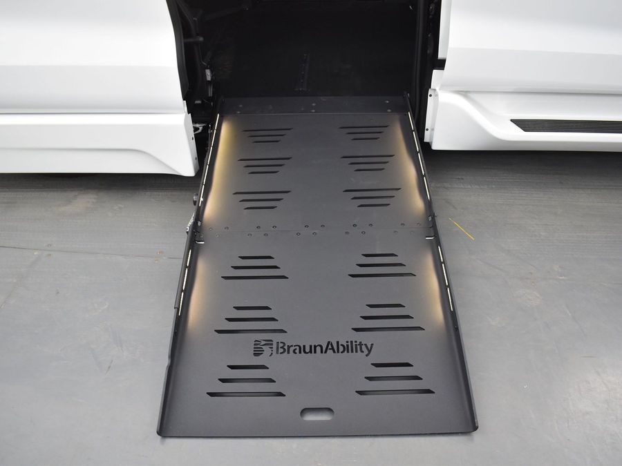 New 2025 Toyota Sienna Hybrid XSE Sport - BraunAbility Side Entry Entry Fold Out Automatic Ramp