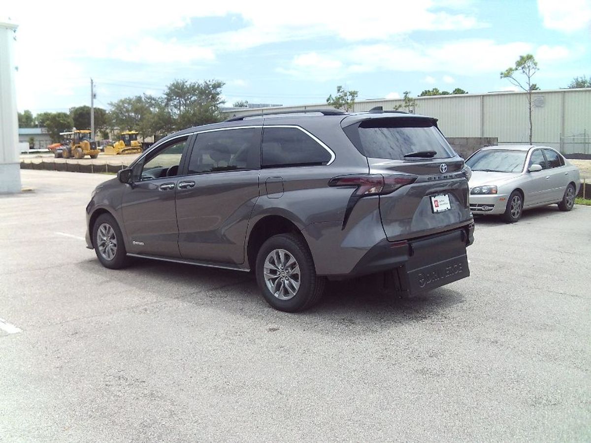 2023 TOYOTA SIENNA - Image 5