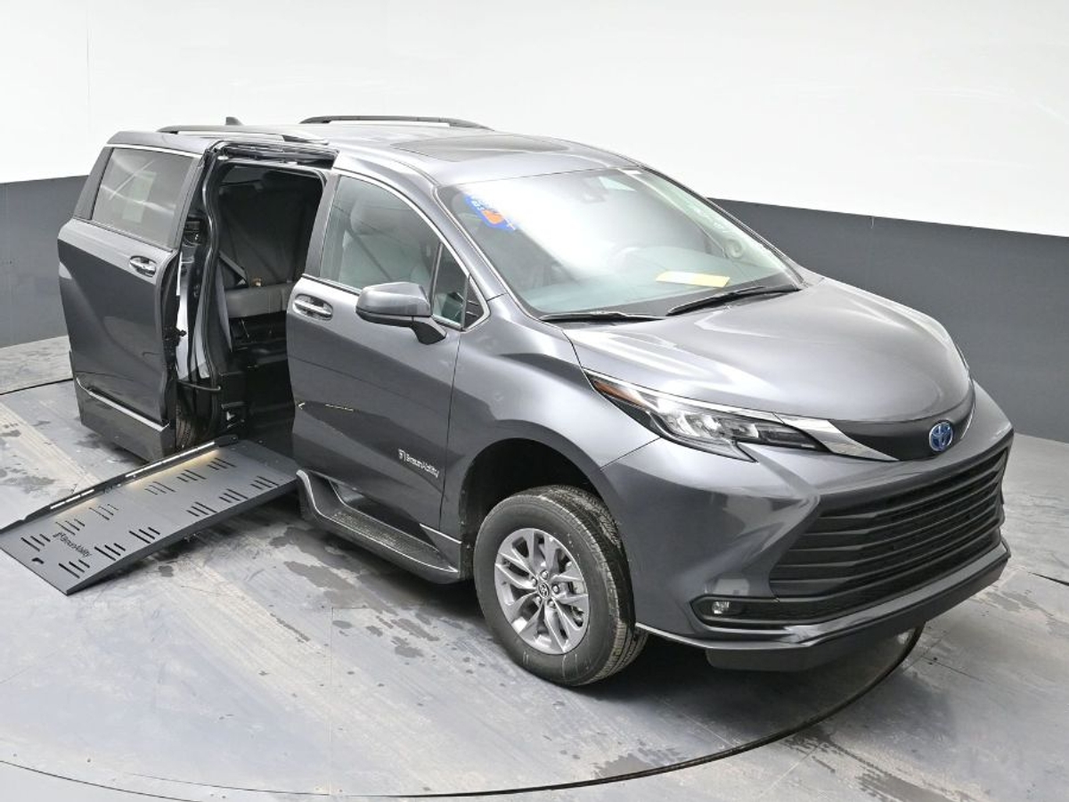 2025 TOYOTA SIENNA - Image 23
