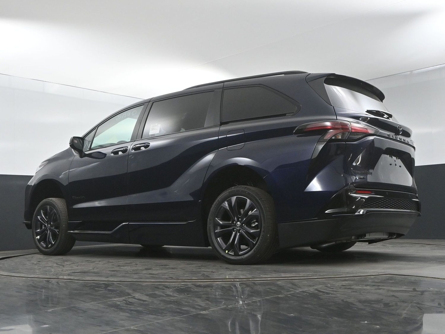 New 2025 Toyota Sienna Hybrid XSE Sport - BraunAbility Side Entry Entry In Floor Automatic Ramp