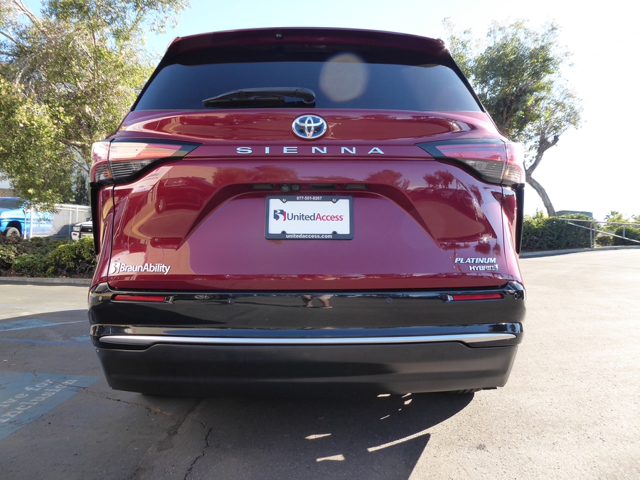 Used 2024 Toyota Sienna Hybrid Platinum - BraunAbility Side Entry In Floor Automatic Ramp