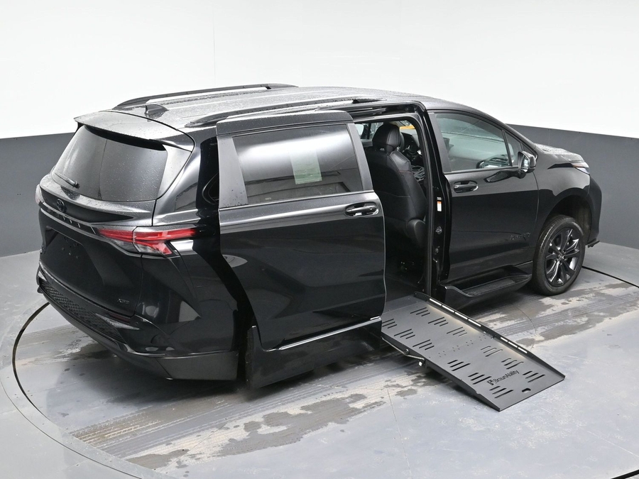 New 2025 Toyota Sienna Hybrid XSE Sport - BraunAbility Side Entry Entry Fold Out Automatic Ramp
