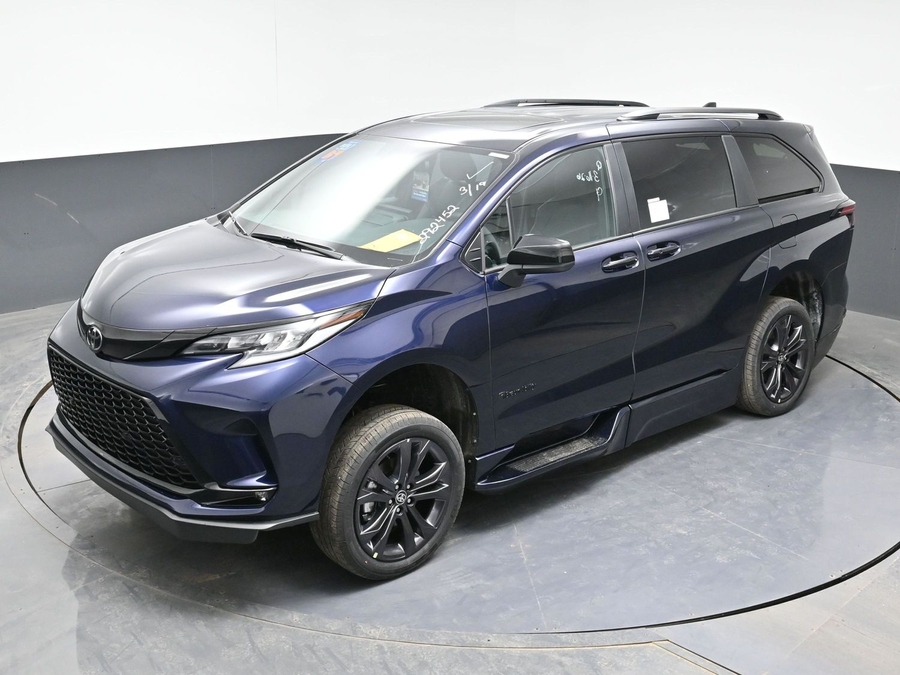 New 2026 Toyota Sienna Hybrid XSE Sport - BraunAbility Side Entry Entry Fold Out Automatic Ramp