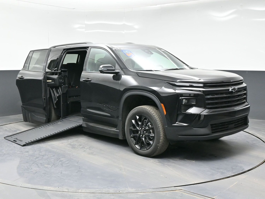 New 2025 Chevrolet Traverse 1LT Midnight - BraunAbility Side Entry Entry In Floor Automatic Ramp