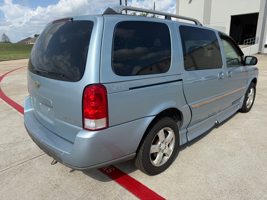 Blue Chevrolet Uplander image number 2