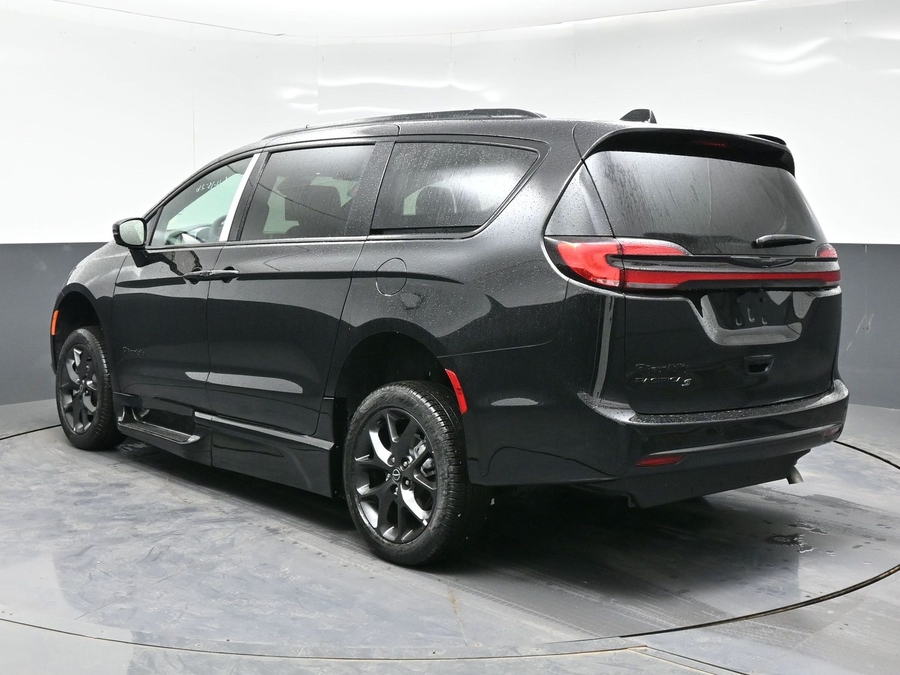 New 2026 Chrysler Pacifica Select Sport - BraunAbility Side Entry Entry Fold Out Automatic Ramp