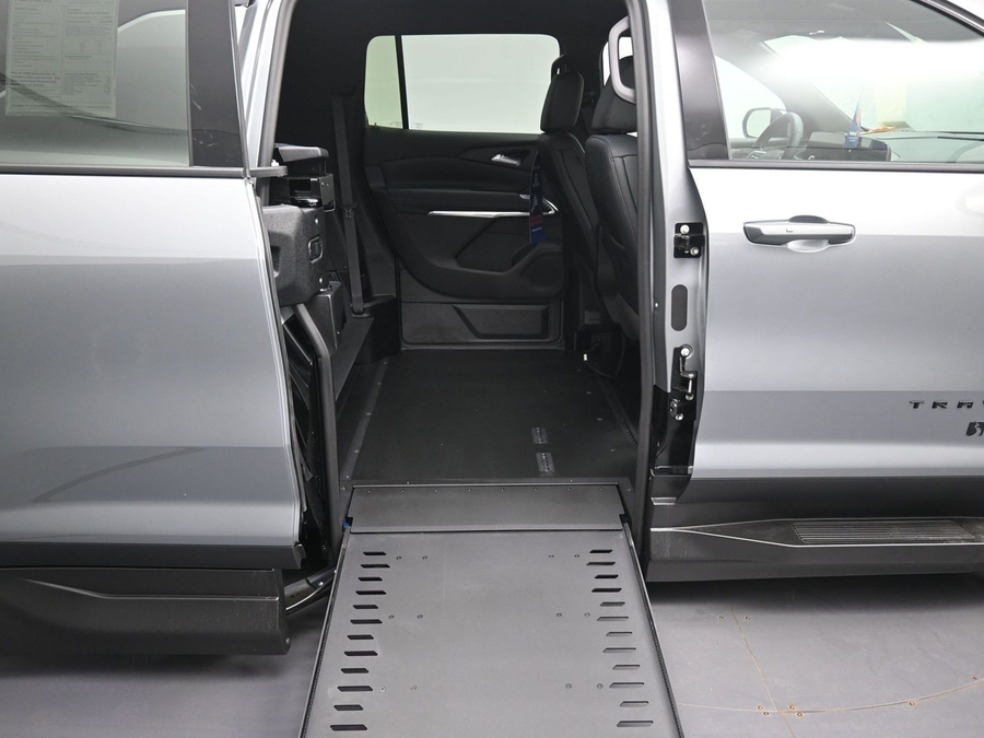 New 2026 Chevrolet Traverse 1LT Midnight - BraunAbility Side Entry In Floor Automatic Ramp